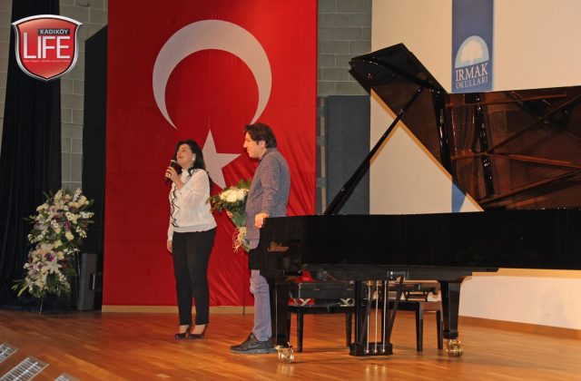 Fazıl Say'ın konser alanlarına özel olarak getirttiği piyanosu, müzikle ilgilenen öğrencilerin ilgi odağındaydı.