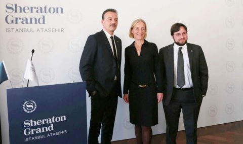 Otelin resmi açılışı nedeniye düzenlenen basın toplantısına Starwood Hotels and Resorts Türkiye Bölge Müdürü Sabine Dorn Ağlagül ile Sheraton Grand Marka Direktörü Albert Bahar da katıldı...