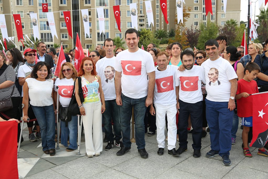 Ataşehir Belediyesi tarafından, 30 Ağustos Zafer Bayramı dolayısıyla hazırlanan törene Ataşehirlilerin ilgisi yoğun oldu.