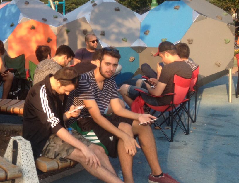 goztepe-parkinde-pokemon-cilginligi (1)